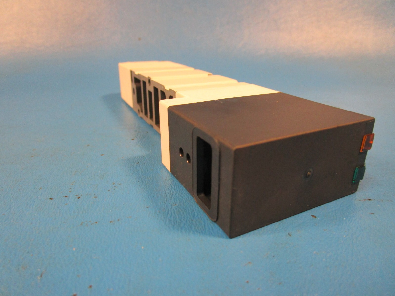 SMC VQ4501-3BW valve, 3 position, plug-in(ac), VQ4000 VALVE, SOL 4/5-PORT