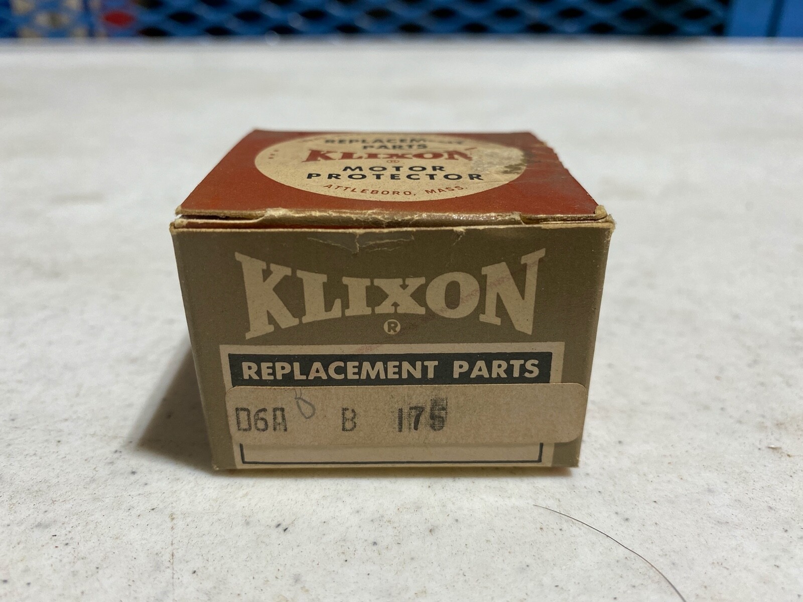 One (1) KLIXON Automatic Overload Motor Protector Parts B175, NOS in box