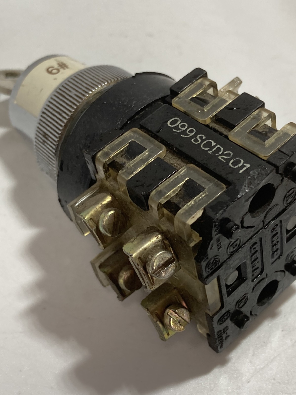 GE CR104J121 SELECTOR SWITCH 2NO/2NC 2 POSITION MAINTAINED CYLINDER LOCK