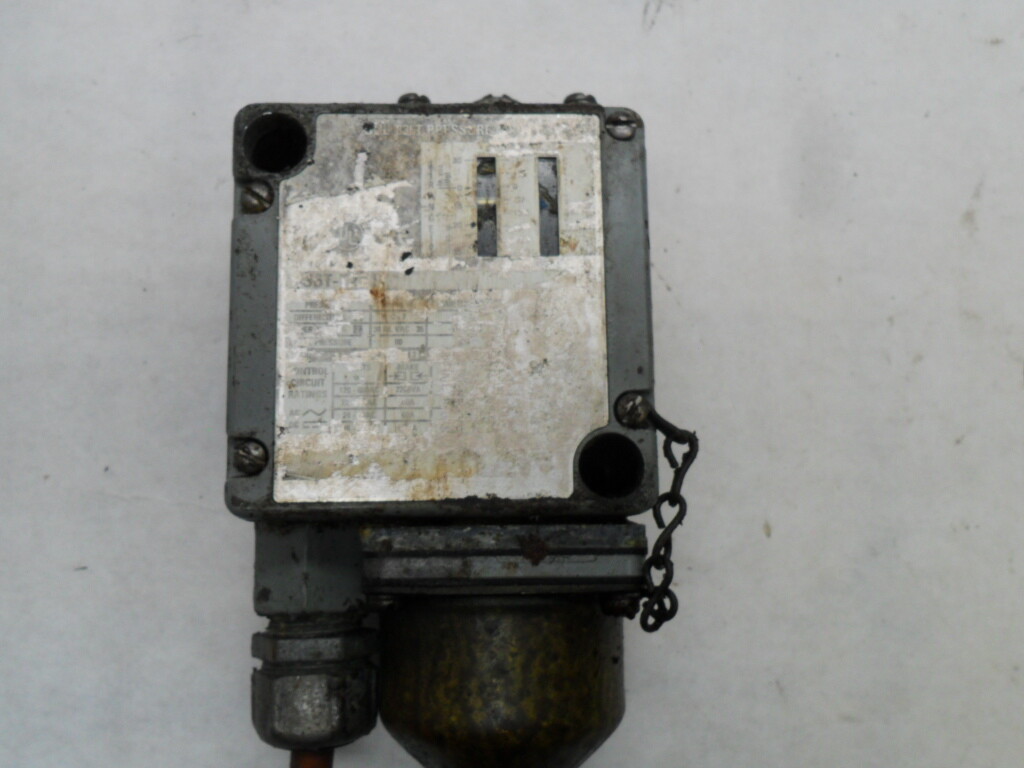 ALLEN BRADLEY 836T-T251J /B PRESSURE CONTROL 600V 60A
