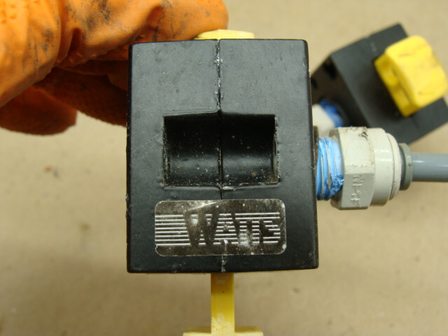 LOT OF 2 PARKER WATTS SLIDE VALVES 1/4″ NPT 300PSI 2 PORTS SV35-02