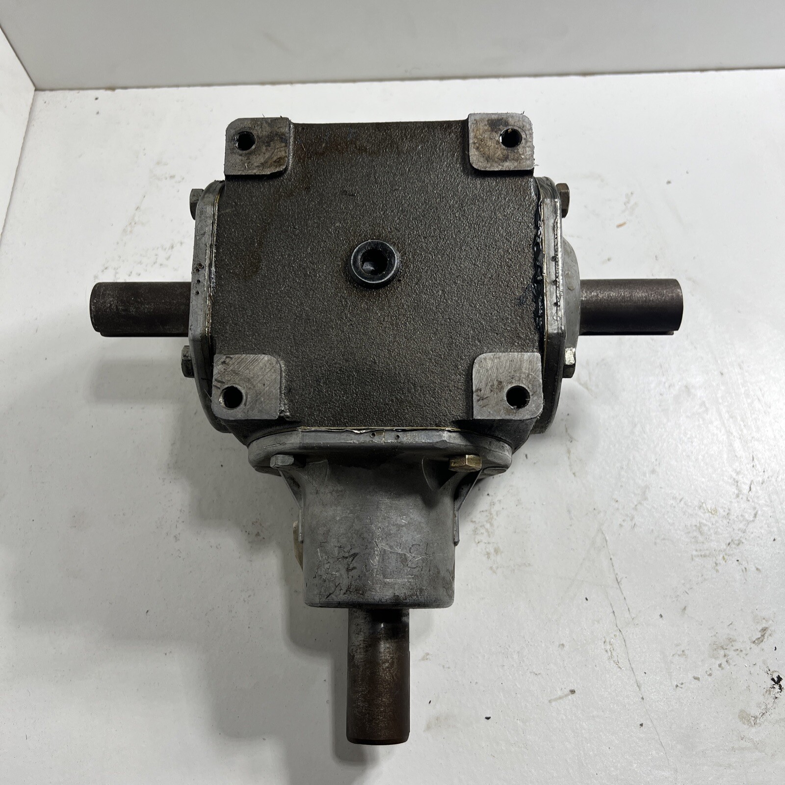 VON RUDEN 90002 GEAR REDUCER TEE * USED * 40-146 s/n 43172 DT.338 1:1 E/G