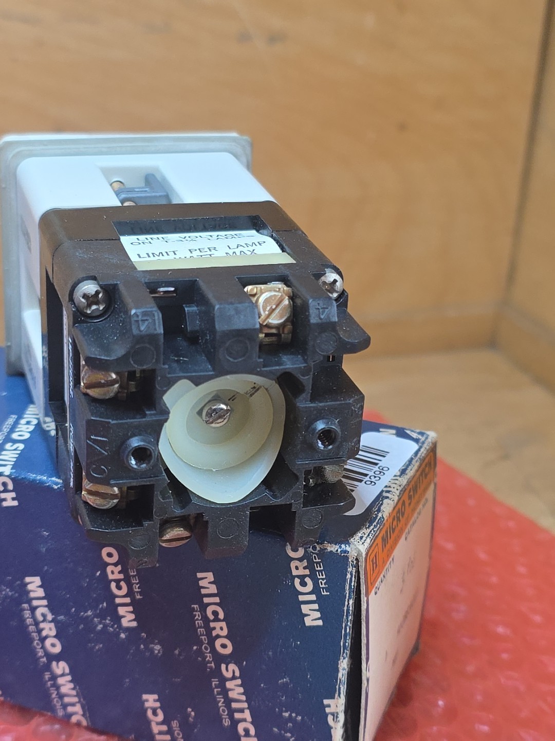 Micro Switch 910BFA011 Selector Switch 3 Position NEW