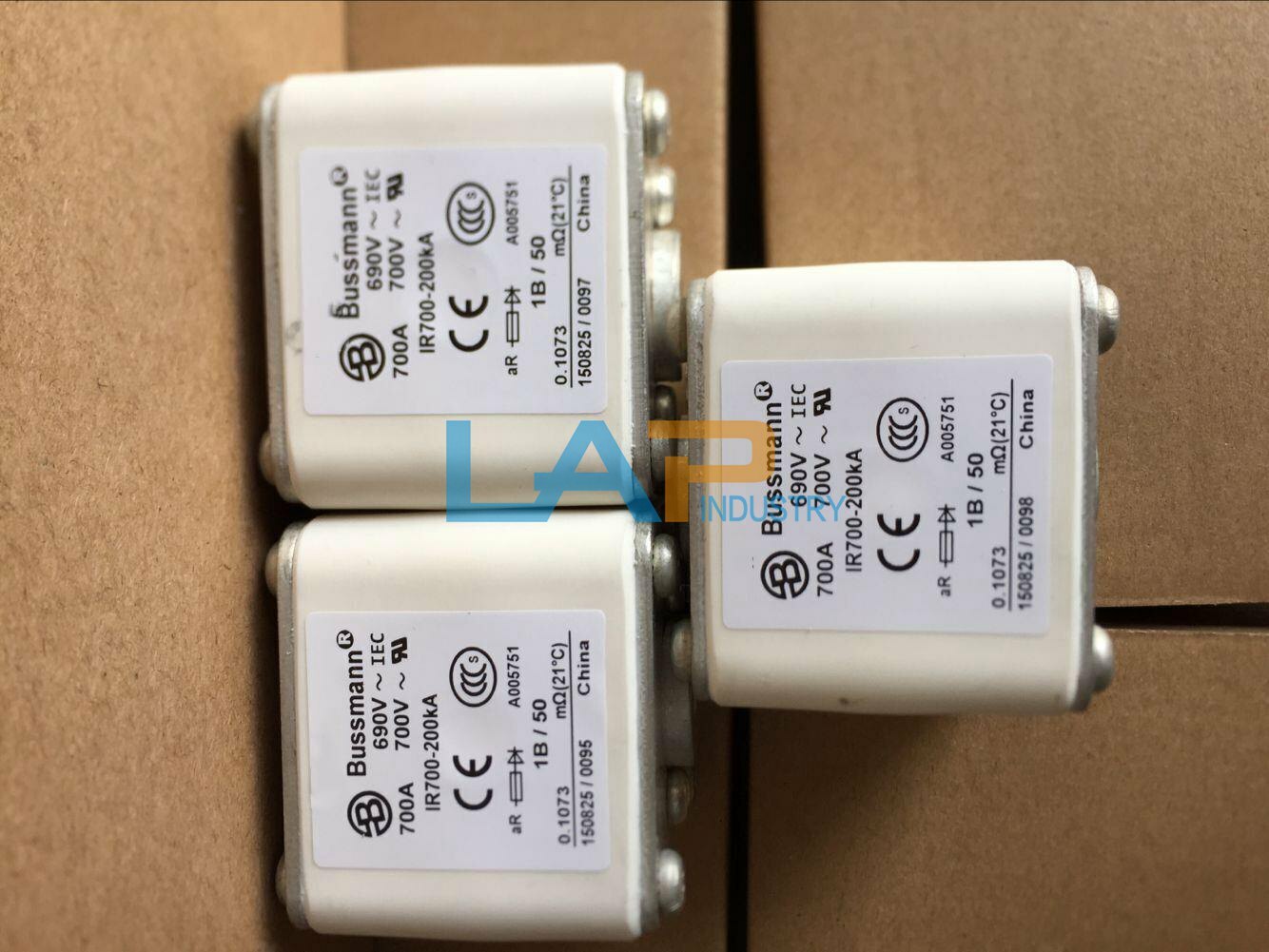 QTY:1 NEW For 170M4411 350A 690V IR700-200KA Fuse Holder