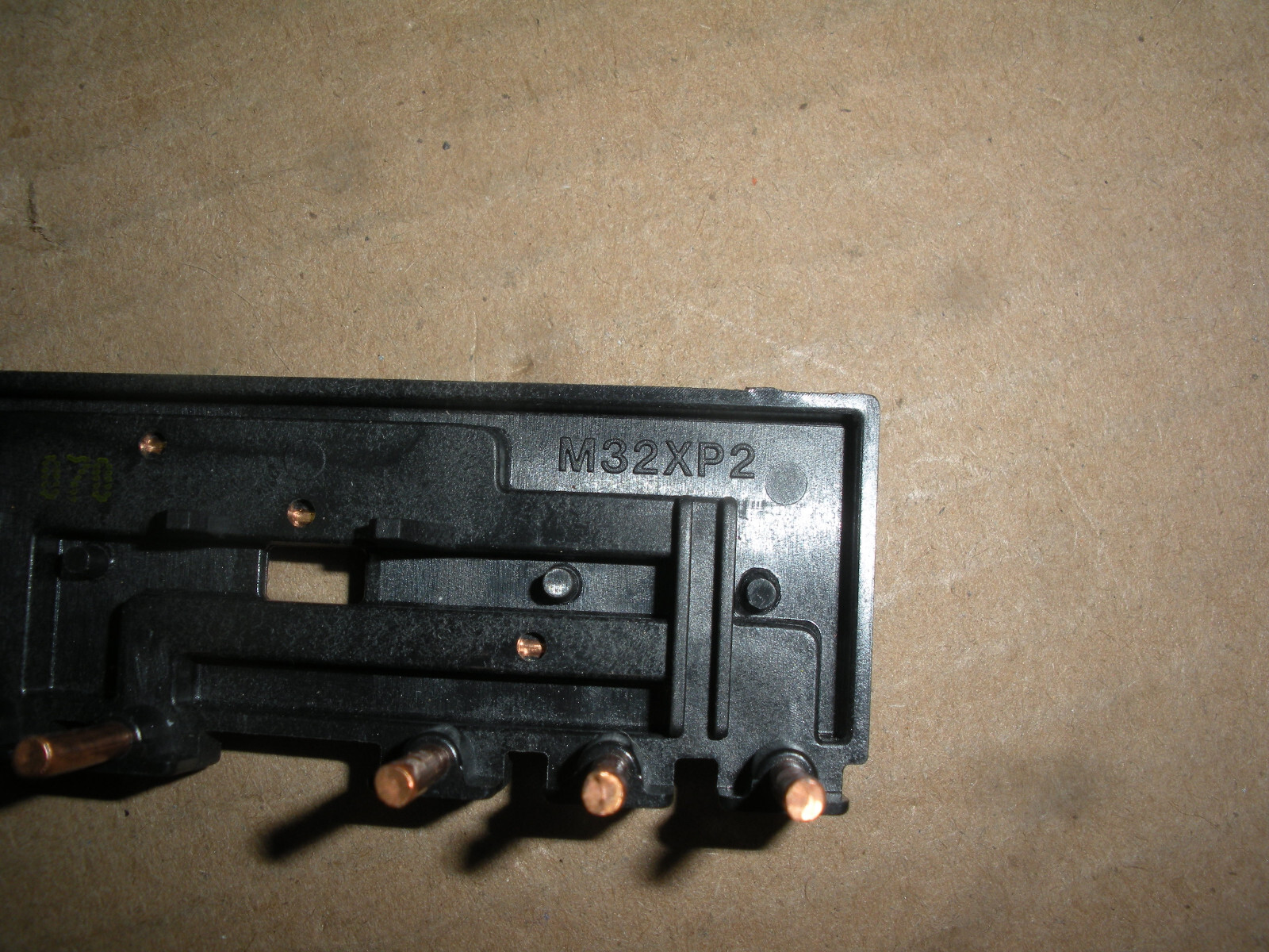 Eaton Klockner Moeller M32XP2 DILM32XP2 6 pt parallel bus connector