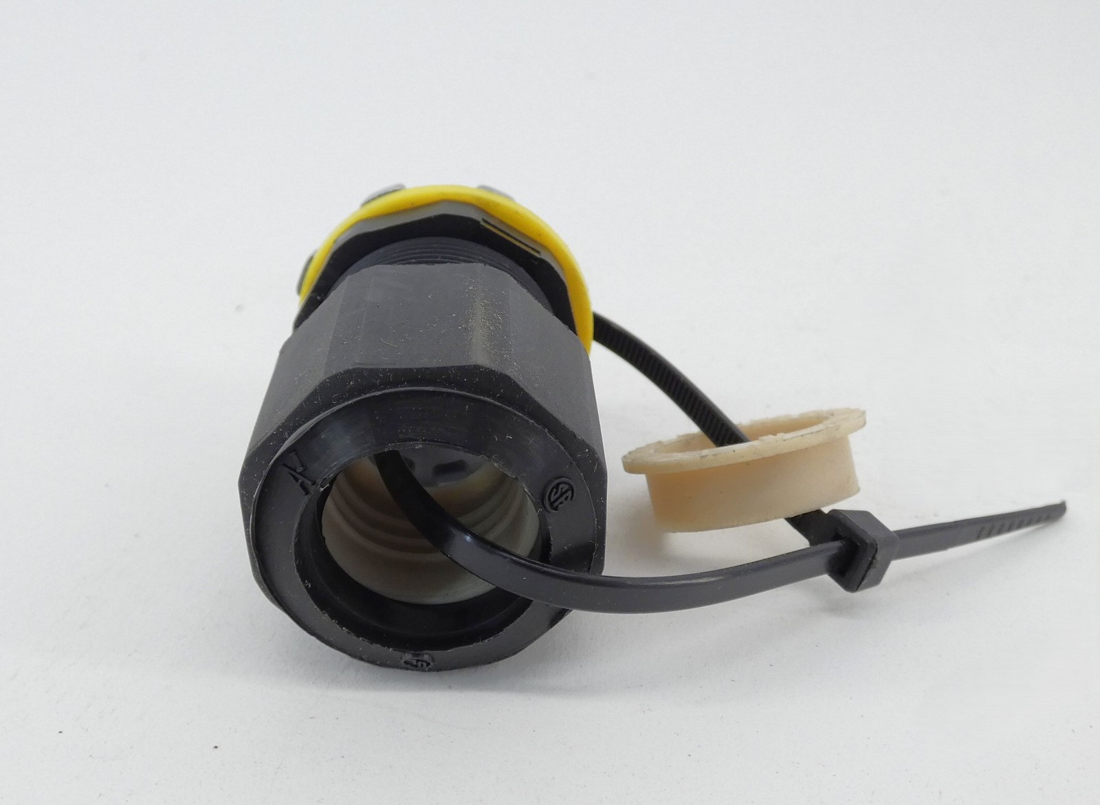 *Box of 8* Arlington LPCG757BL 3/4″ Strain Relief Cord Connector .385 – .750 …