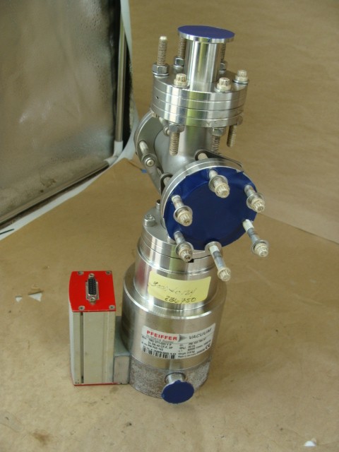 PFEIFFER TURBO PUMP D-35614 ASSLAR TMU 071-003 VACUUM PUMP D-35614 ASSLAR TC100