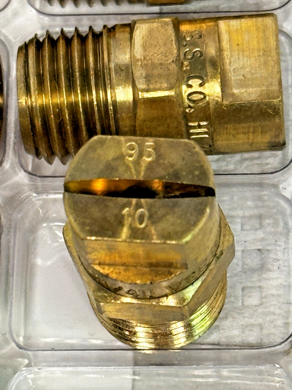 9 Spraying Systems H1/4U-9510 Brass Flat Fan VeeJet Spray Nozzles