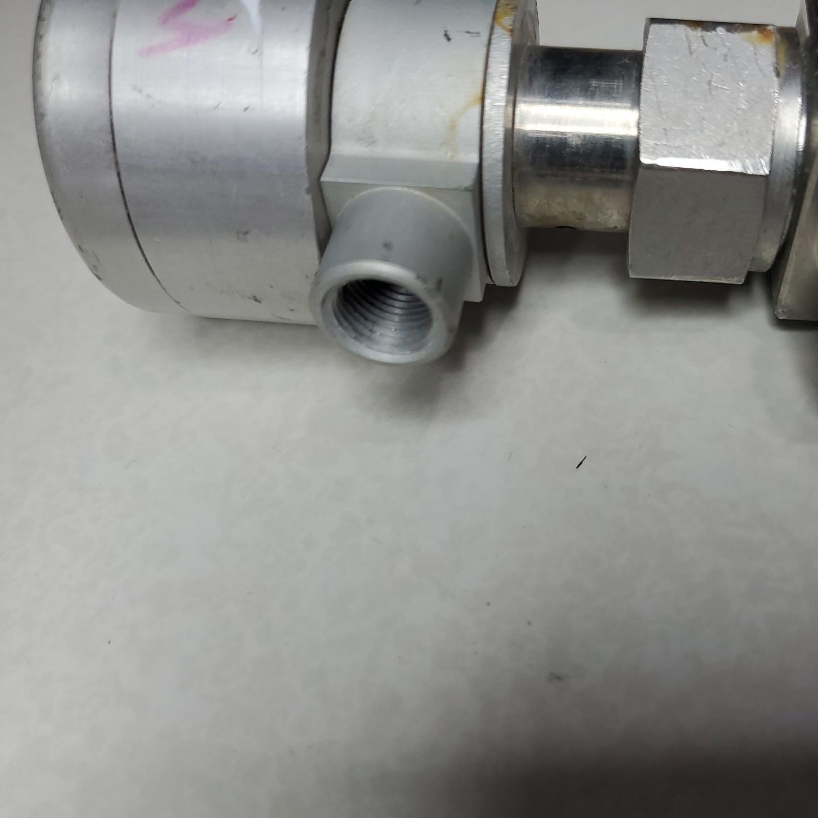 Swagelok SS-4BK-VCR-1C Bellows Sealed Pneumatic Valves 1/4 in VCR Lot of 2 Used