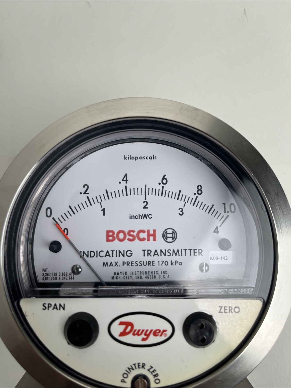 DWYER BOSCH 1kPa Differential Pressure Gauge, Indicating Transmitter – Electric