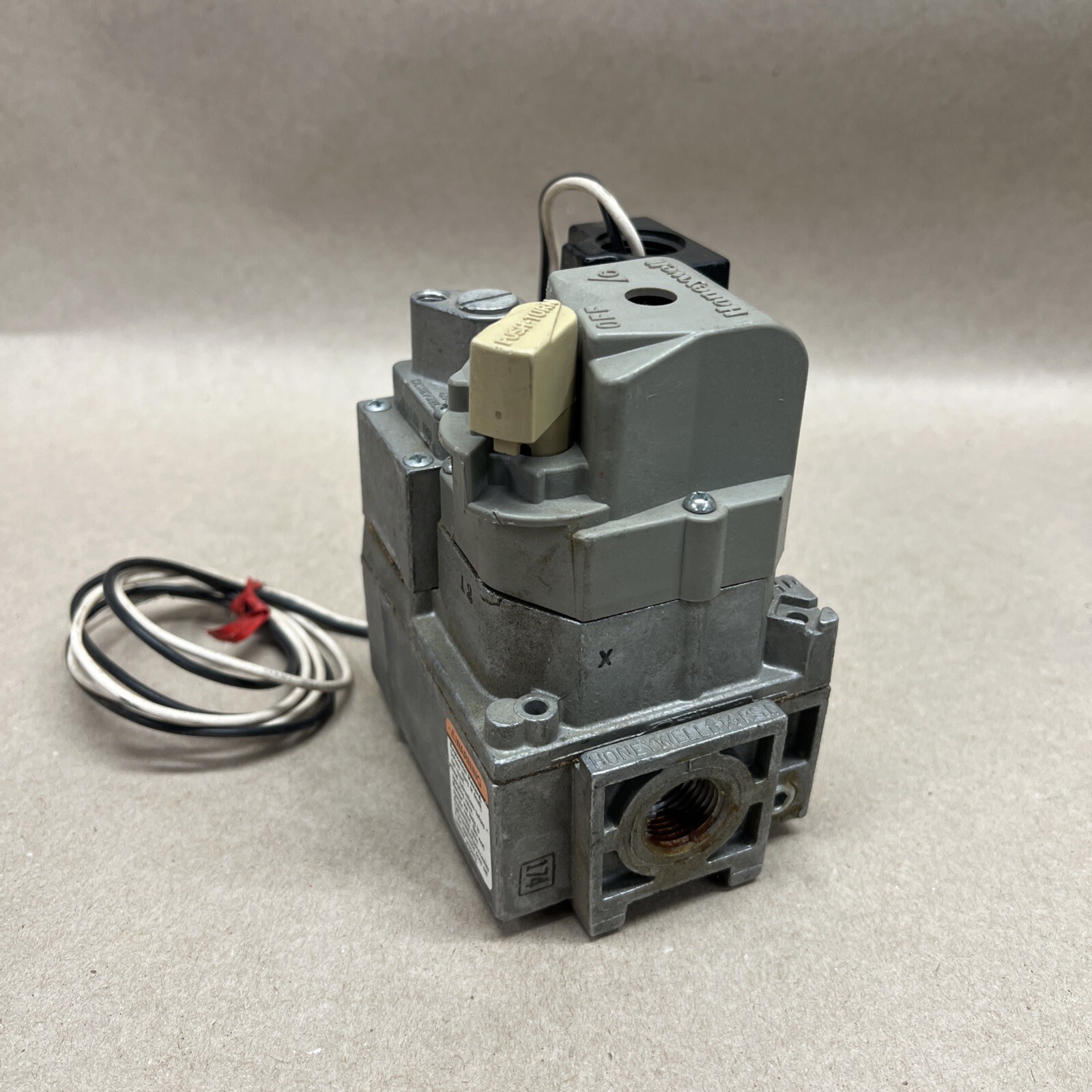 HONEYWELL VR4450M2126 COMBINATION GAS VALVE 120V 3/4″ x 1/2″ VR4450M 2126