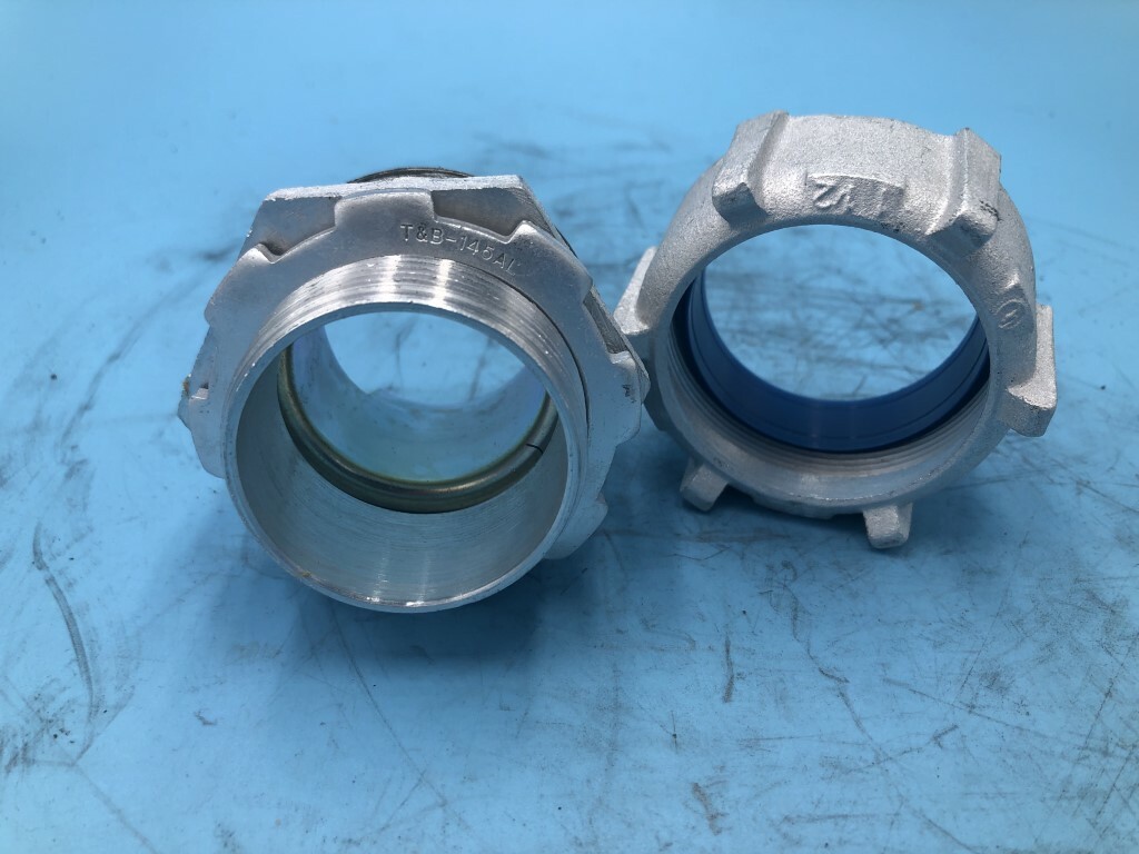 Thomas Betts 5236AL Flexible Metal Conduit Connectors *LOT OF 2*