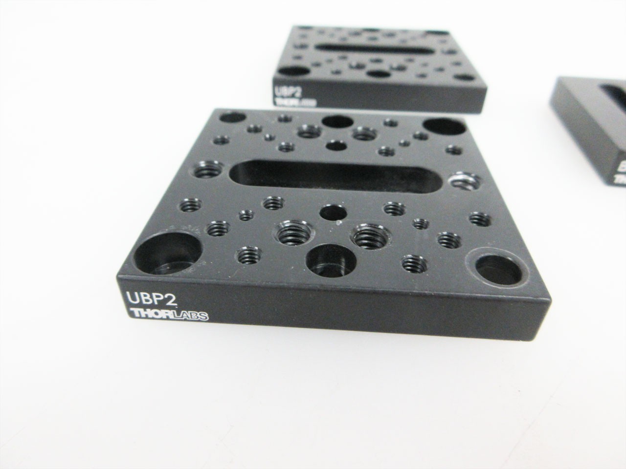 LOT THORLABS 2X UBP2 UNIVERSAL BASE PLATE 1X BA2R MAGNETIC MOUNTING BASE