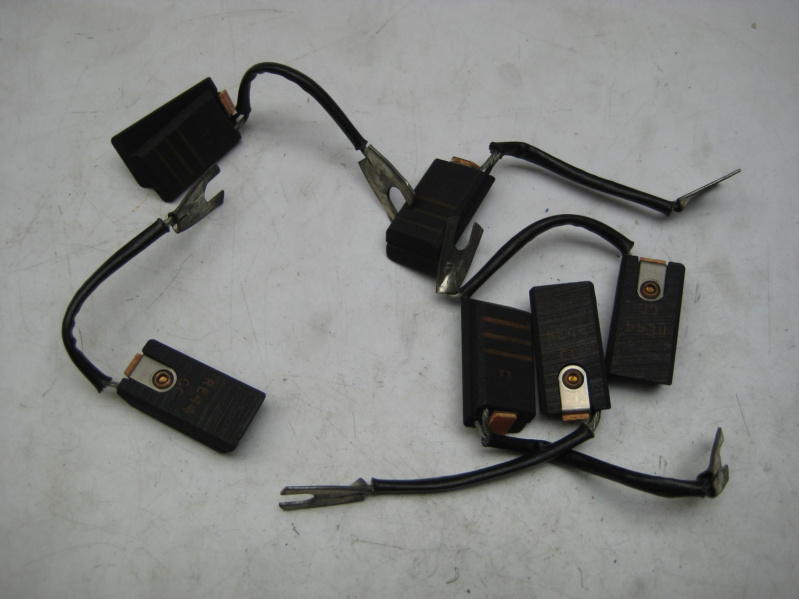 INDUSTRIAL SPARE RE44 CARBON BRUSH LOT OF 6 NSNP