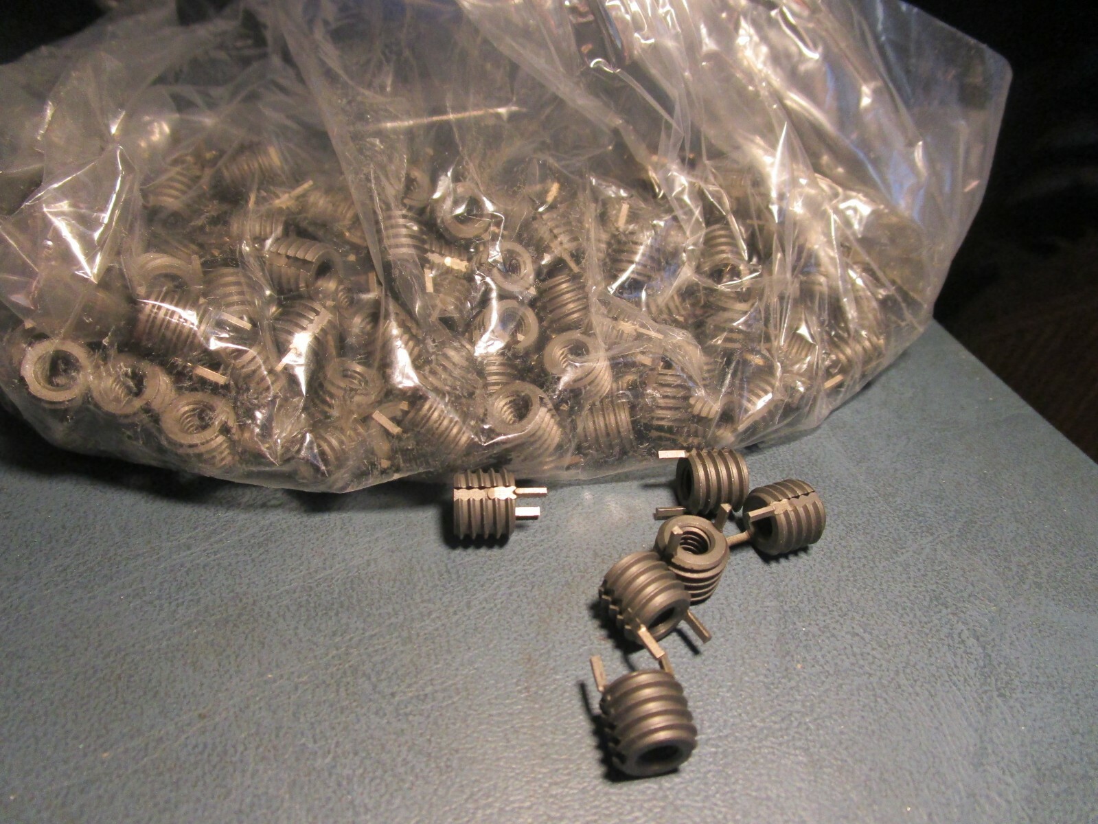 (10pc) Auveco 17238 HEAVY DUTY THREAD REPAIR INSERTS 10-24 INT. 3/8-16 EXT.