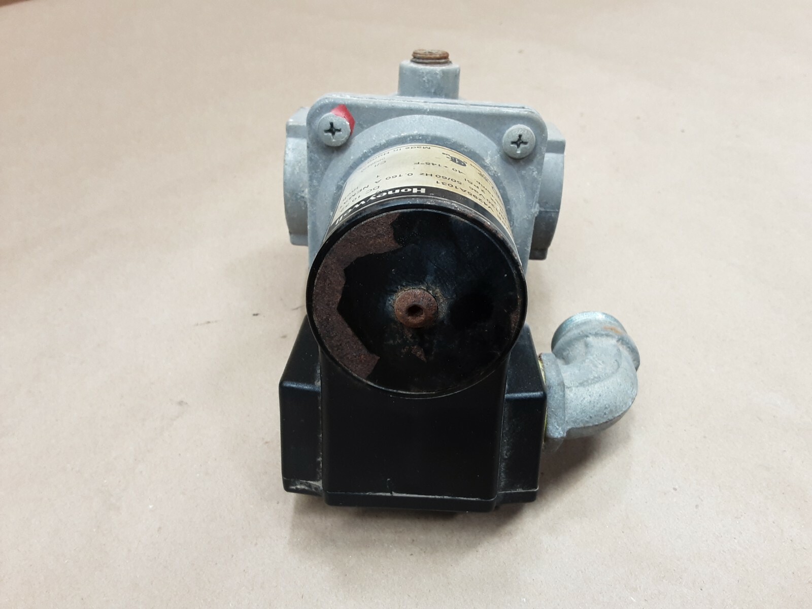 HONEYWELL V4295A1031 110/120 2PSI SOLENOID GAS VALVE #1009D17PR5