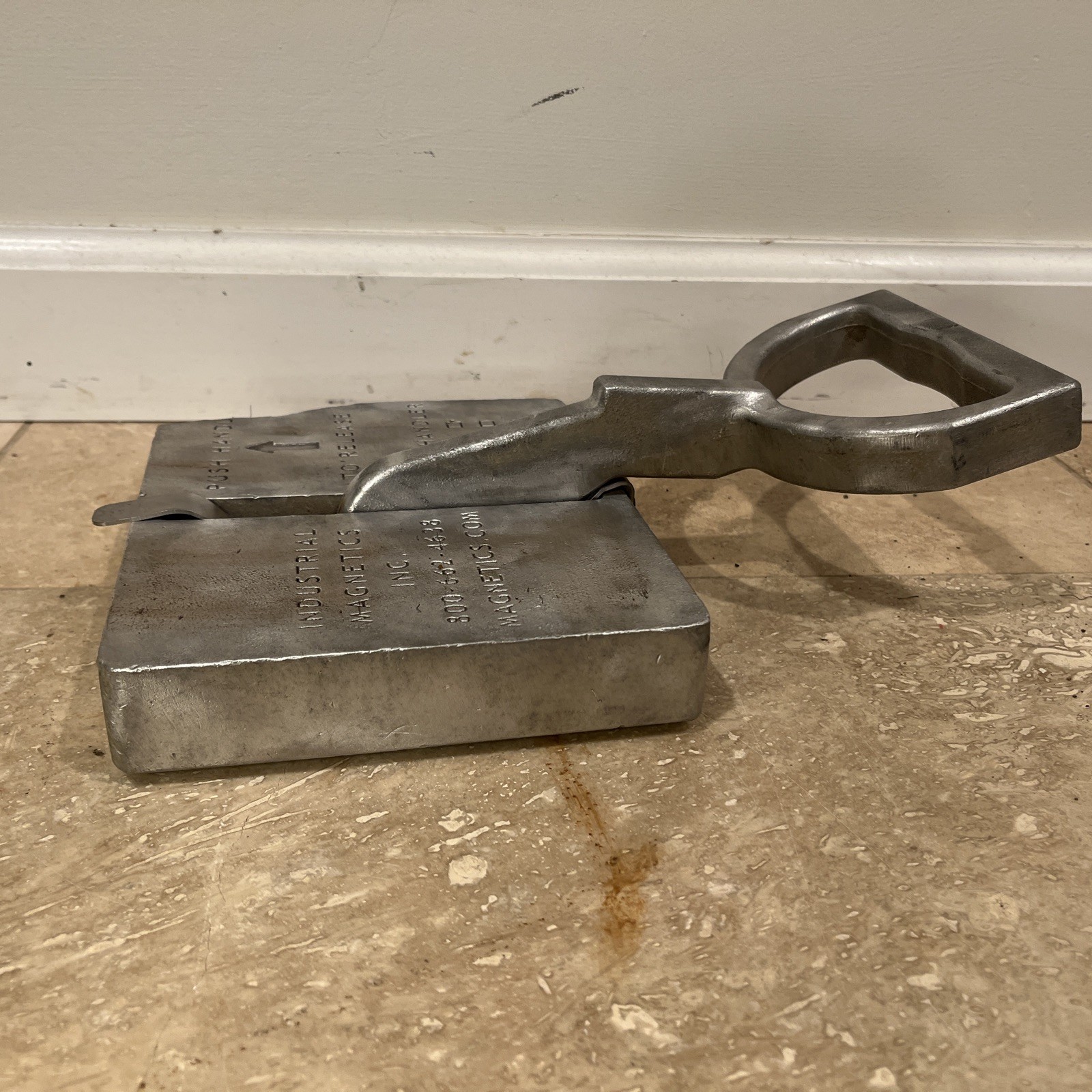 MAG-MATE B600 Manual Lifting Magnet,600 lb Load Cap. 2RVA6 (S1L5)