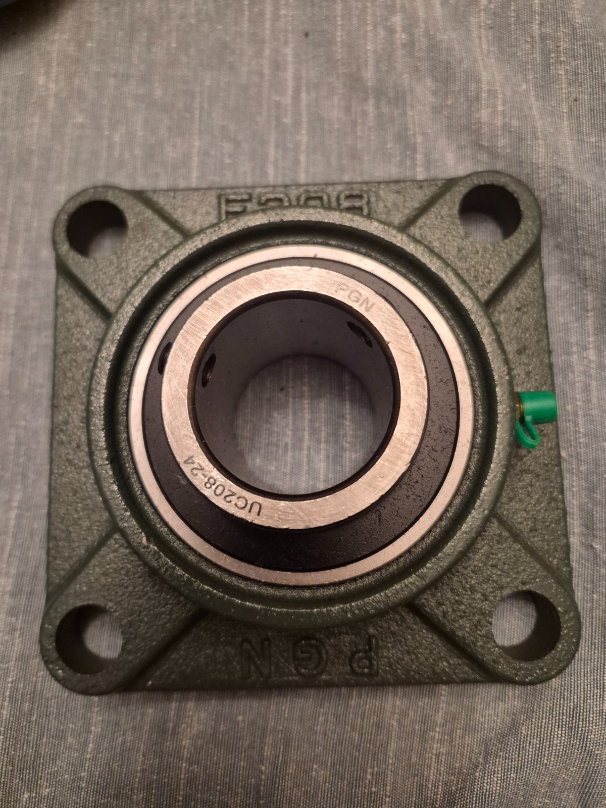PGN F208 4-Bolt Square Flanged Pillow Block, UC208-24 1-1/2″ Bore Bearing Insert