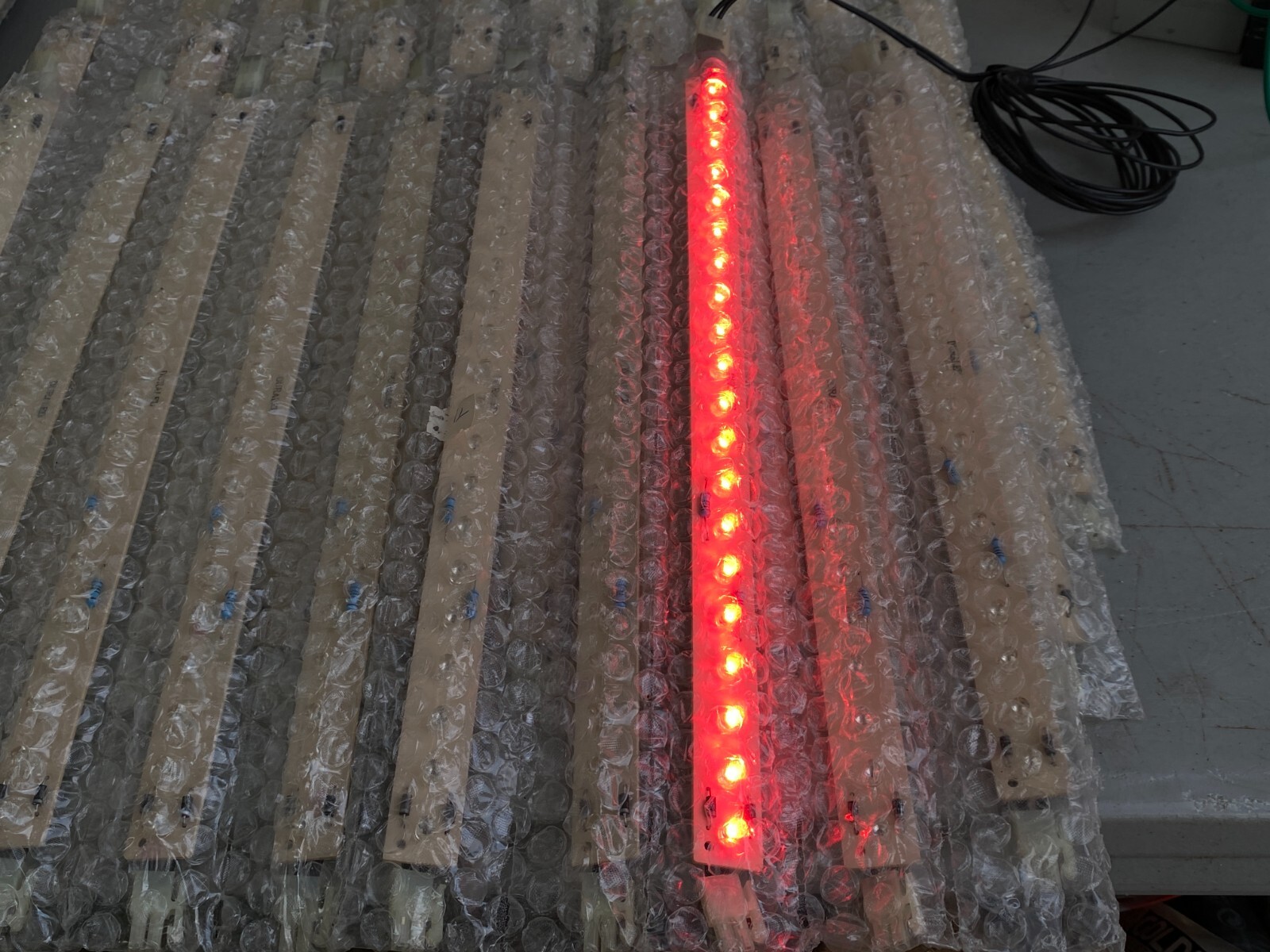 180 DURALED FLAT 12″ IN-LINE 20 LED STRIP RED 24V LED SIGN SIGNAL