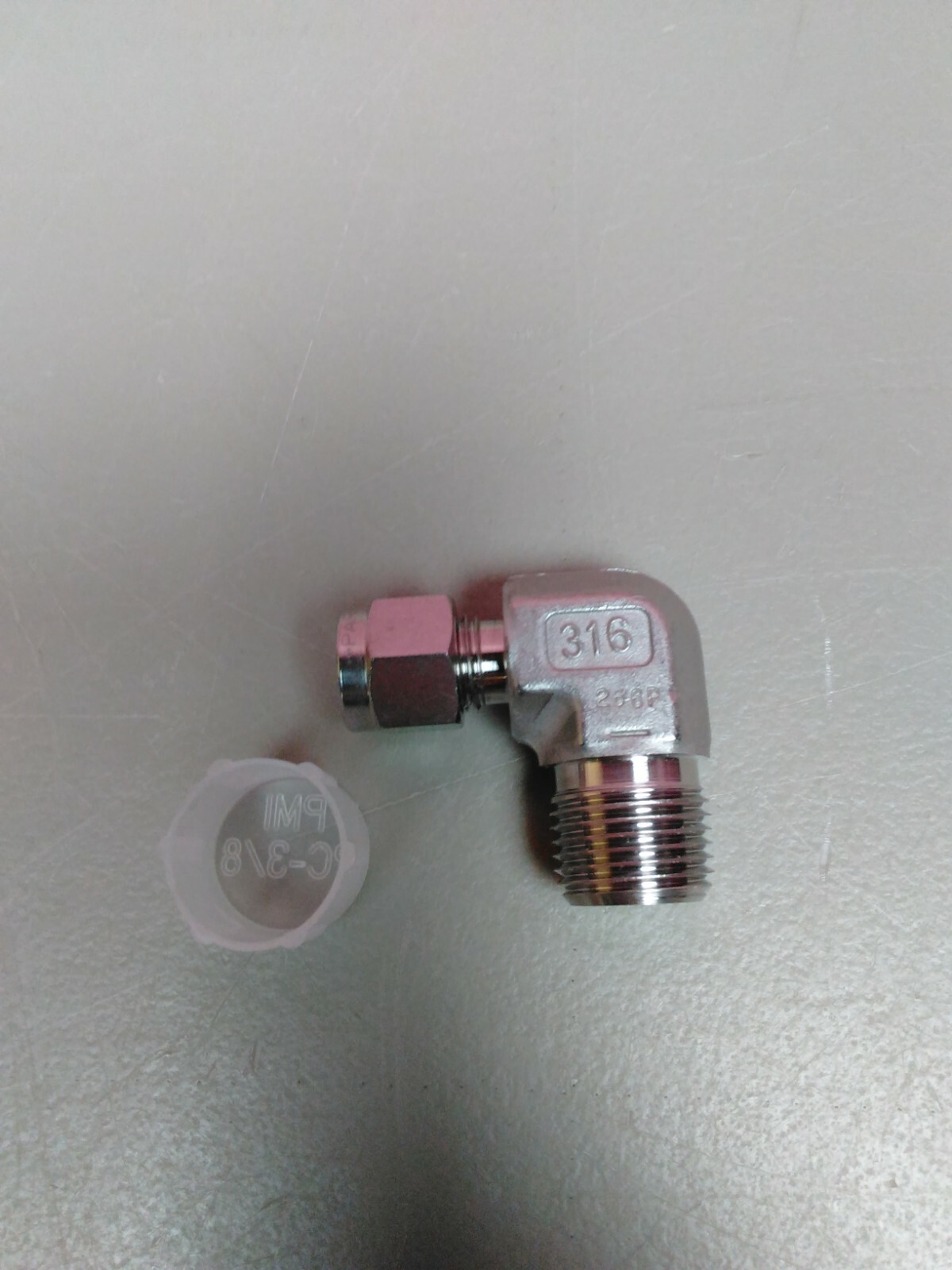 Parker 316 Stainless Steel Connector Fitting 1/4″ Compression Tube 3/8″ Male NPT