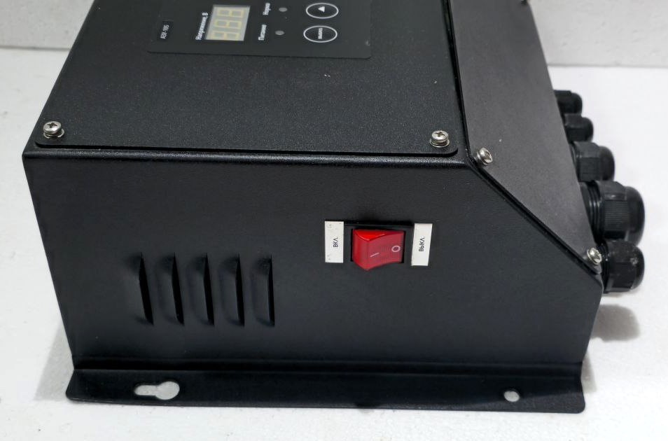MCA UNICOUNT AUTOMATIC CHARGER A3Y 105 20A 220V 50-60HZ 20.0AMP 1051220131-038