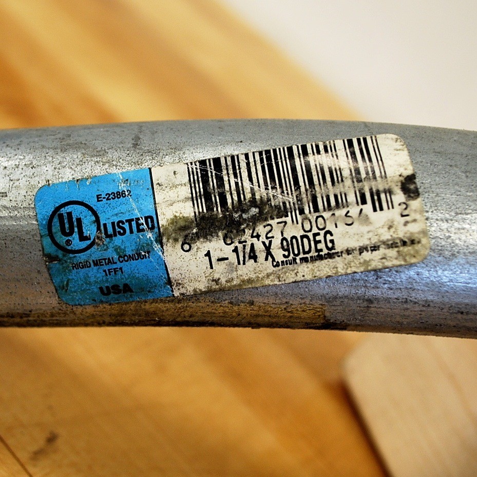 Unknown Manufacturer 1 1/4 X 90 Degree Metal Conduit Tubing. 17″ Long – NEW