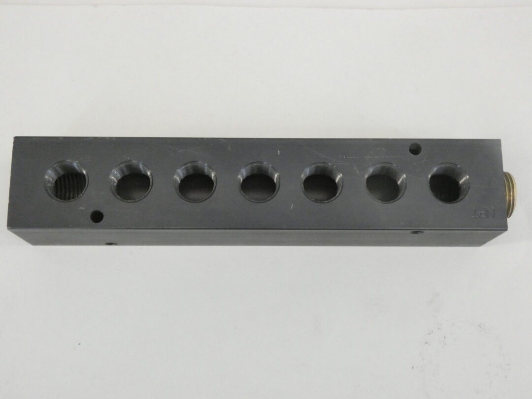 Polyconn MCM30-375-07B Manifold Seven Outlet 1/2″ NPT Inlet to 3/8″ NPT Outle…