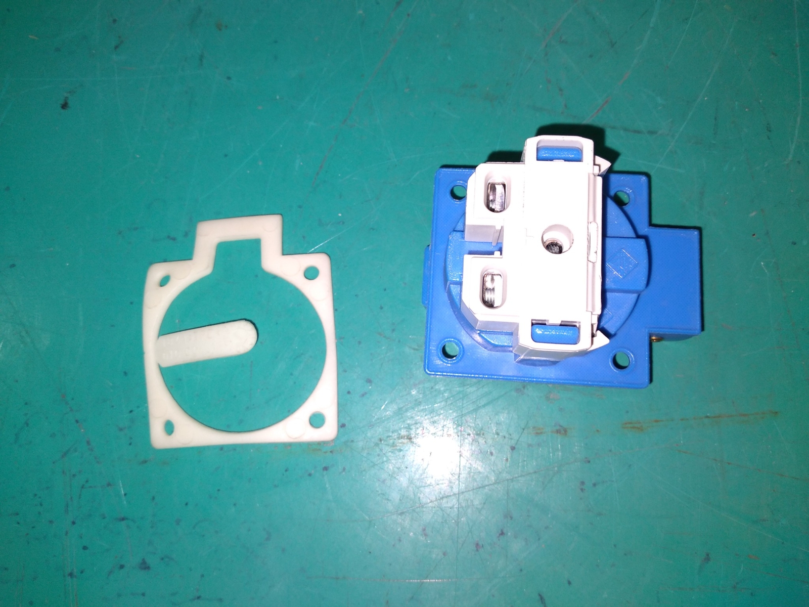 GE WIND ENERGY 1811013 SOCKET,MTG,3P,230V,16A,P miscellaneous electrical compone