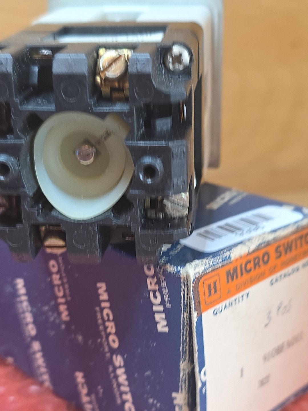 Micro Switch 910BFA011 Selector Switch 3 Position NEW