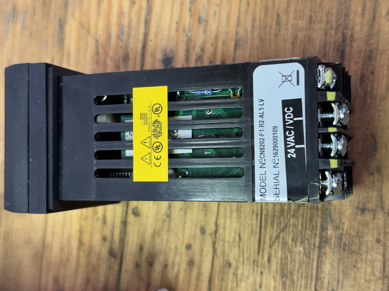 NEW OMEGA ENGINEERING CN8202-F1-R2-AL1-LV / CN8202F1R2AL1LV Ramp & Soak Control