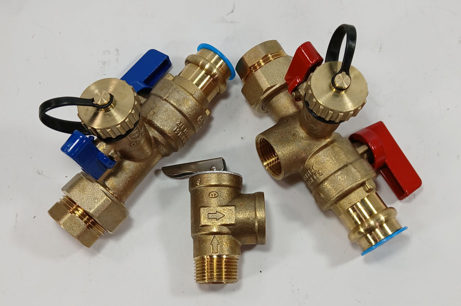 1 NEW UNBRANDED ¾” TANKLESS HOT WATER HEATER VALVE SET NNB **MAKE OFFER**