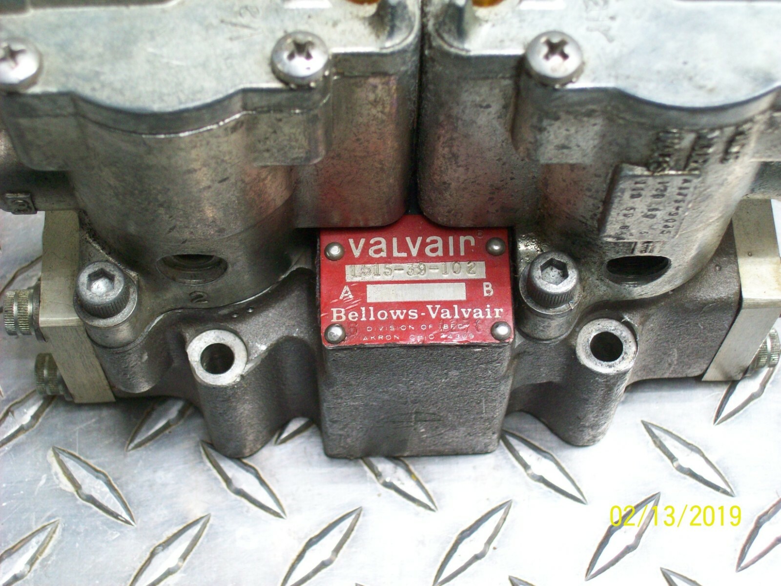 BELLOWS VALVAIR L515-39-102 with (2) 110/120V K175-9035