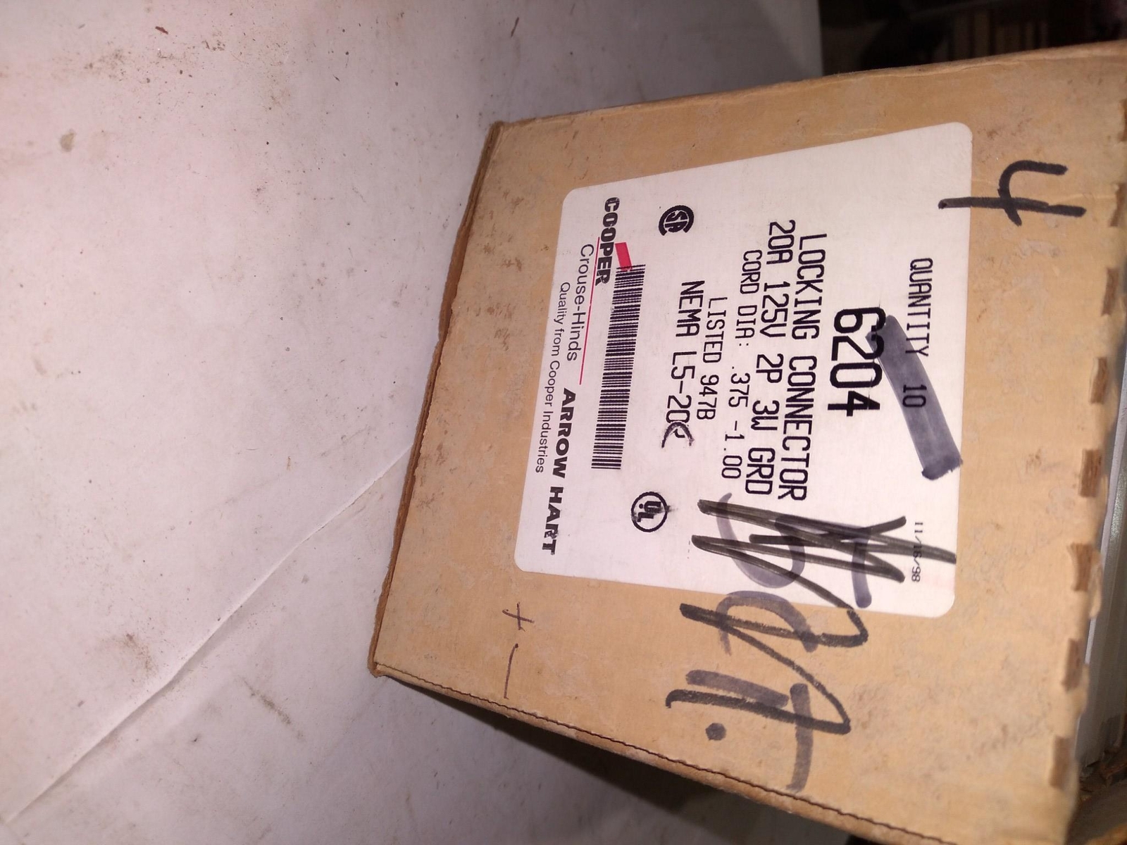 COOPER ARROW HART 6204 LOCKING CONNECTOR 20A 125V 2P 3W GRD LOT OF 5