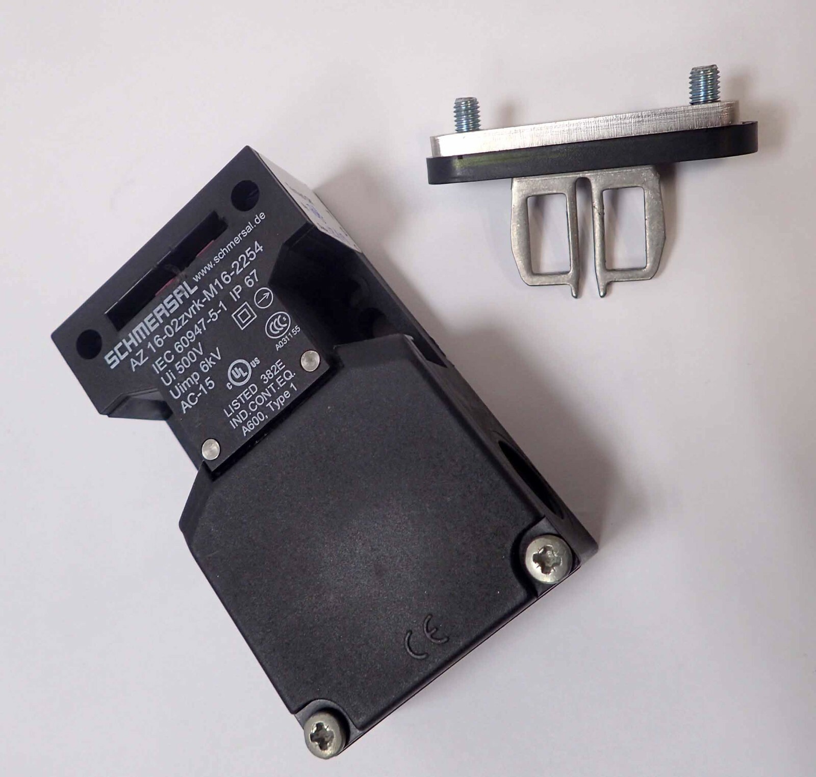 SCHMERSAL AZ 16-02ZVRK-M16-2254 SAFETY SWITCH WITH SEPARATE ACTUATOR – TESTED
