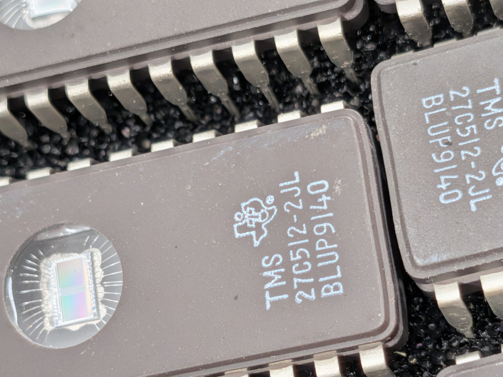 IC Lot. 24 Pcs TI 27C512 28 Pin Ceramic UV EPROM IC + 5 TSCC51 uControllers