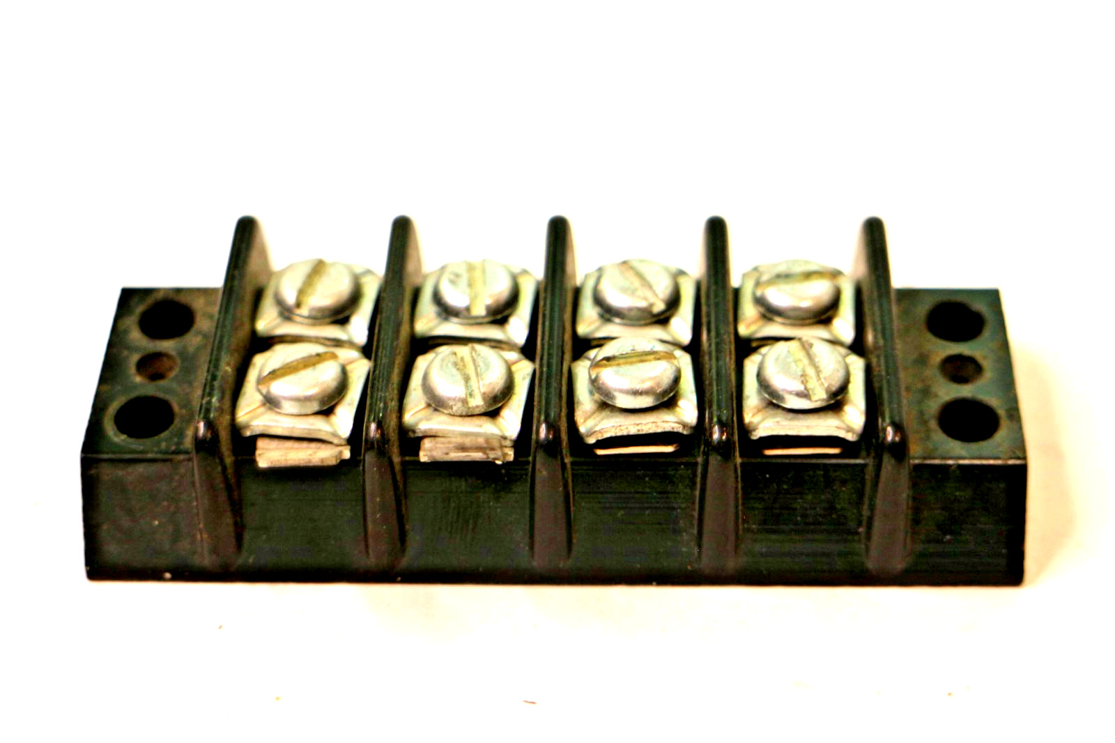 CONN BARRIER STRIP 4CIRC 0.437″ New Open Box