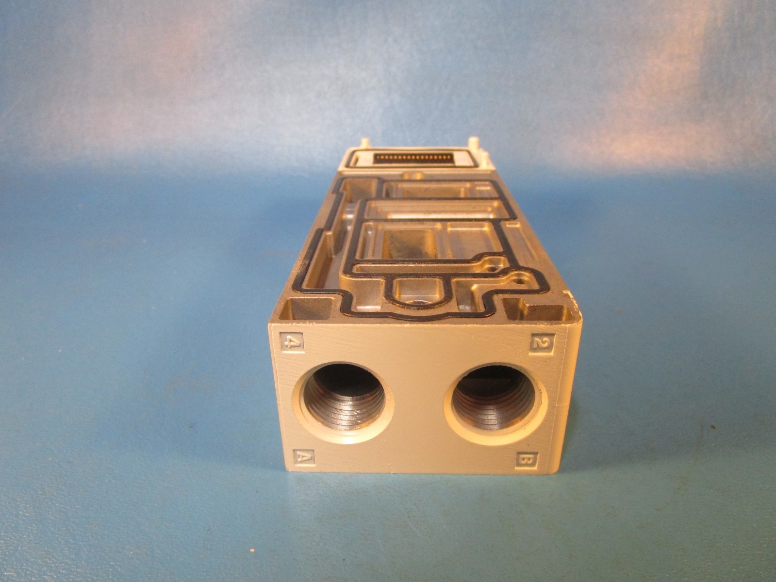 SMC VVQC5000-1B-D-04T, MANIFOLD BLOCK FOR VQC5000 SERIES