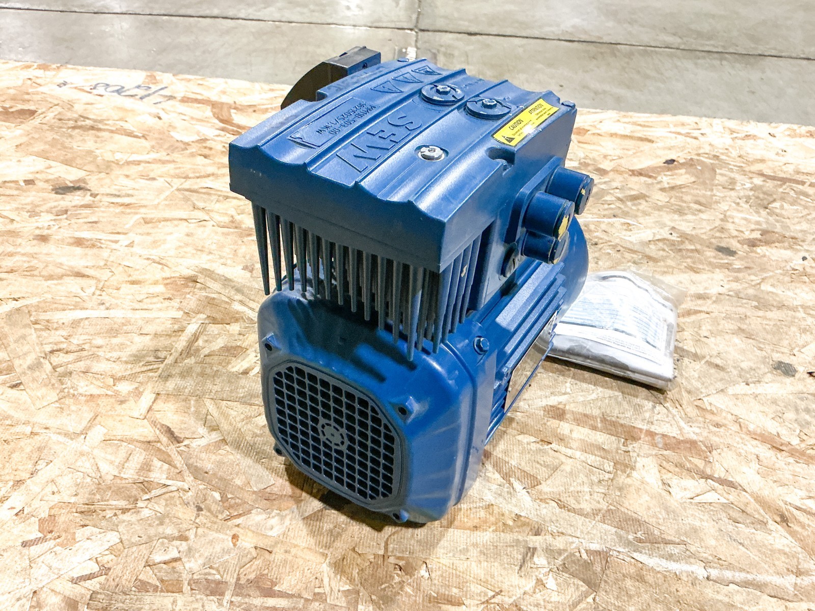 New Sew EuroDrive DRN90S4/FC/MM11/MO Electric Motor 1.5HP 500V 1700RPM 3PH
