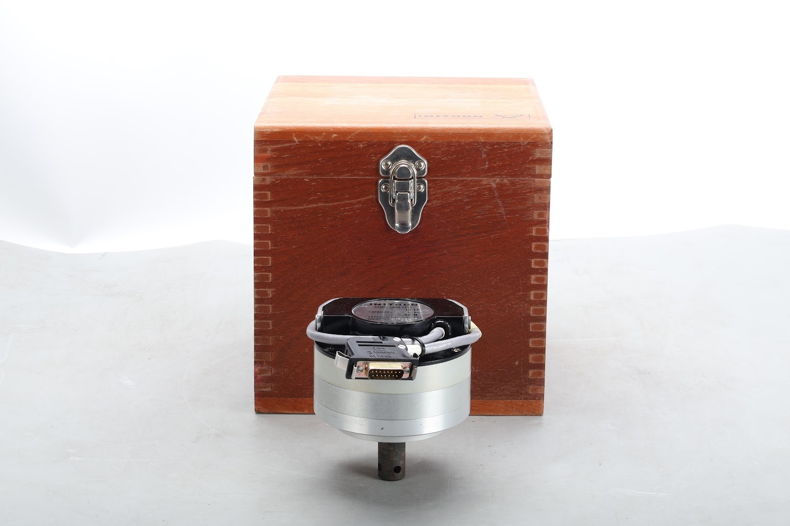 Instron 2512-227 Load Cell 10lb/5kg 50N With Wooden Case