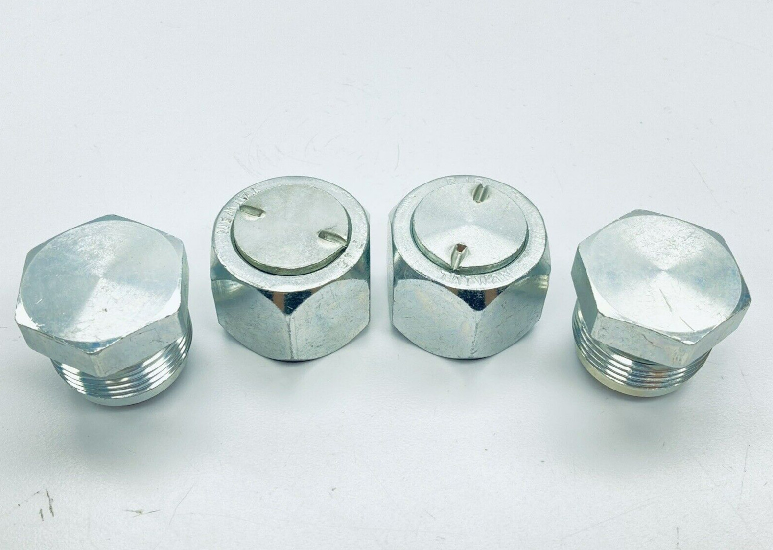 2 SETS OF UNUSED PARKER SMA-16 1-5/16″ HEX PLUGS FOR HYDRAULICS MALE & FEMALE