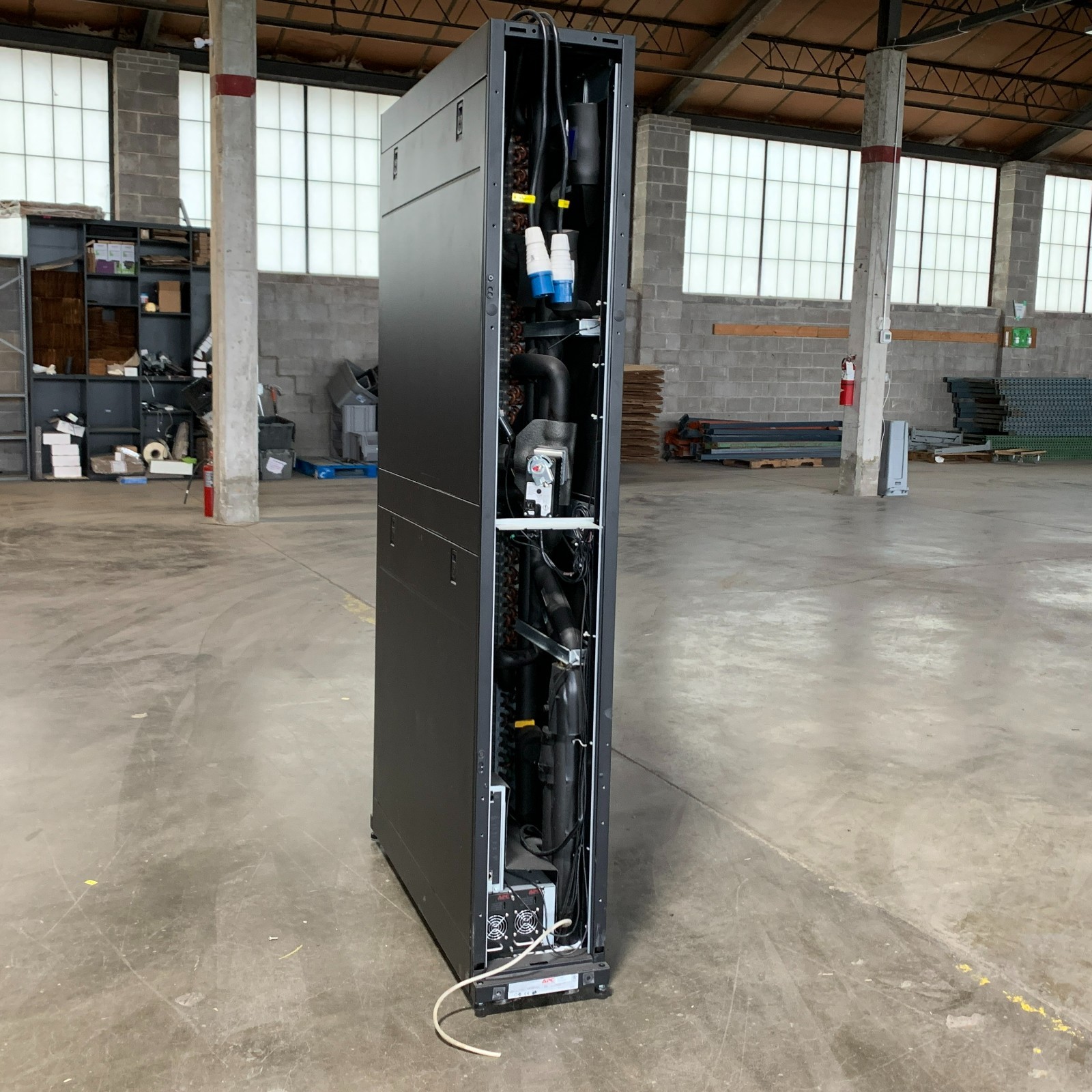 APC ACRC103 60Hz 240V Inrow RC Air-Cooled Server Cooling System for Parts Read