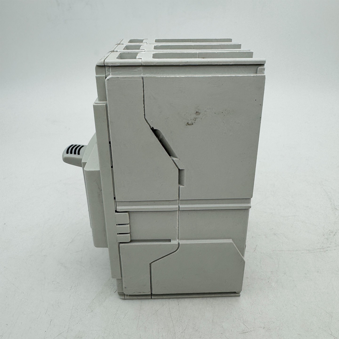 140G-G2E3-D16 140G 125A Frame Molded Case Ckt-Bkr New Original 140GG2E3D16