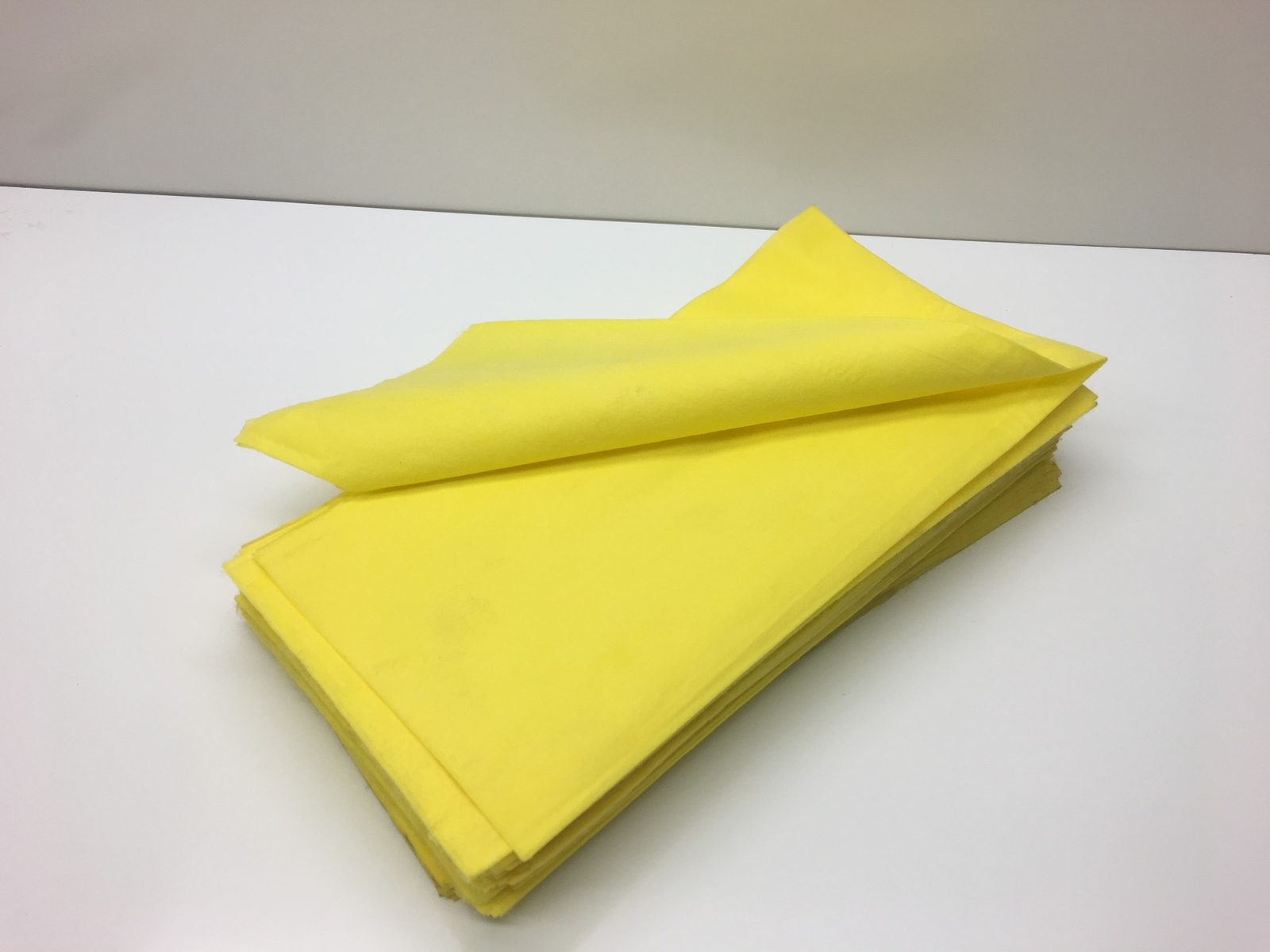 Masslinn Treated Dust Cloths 24″ x 24″ Yellow MICROBAN ANTIMICROBIAL (100 EA)
