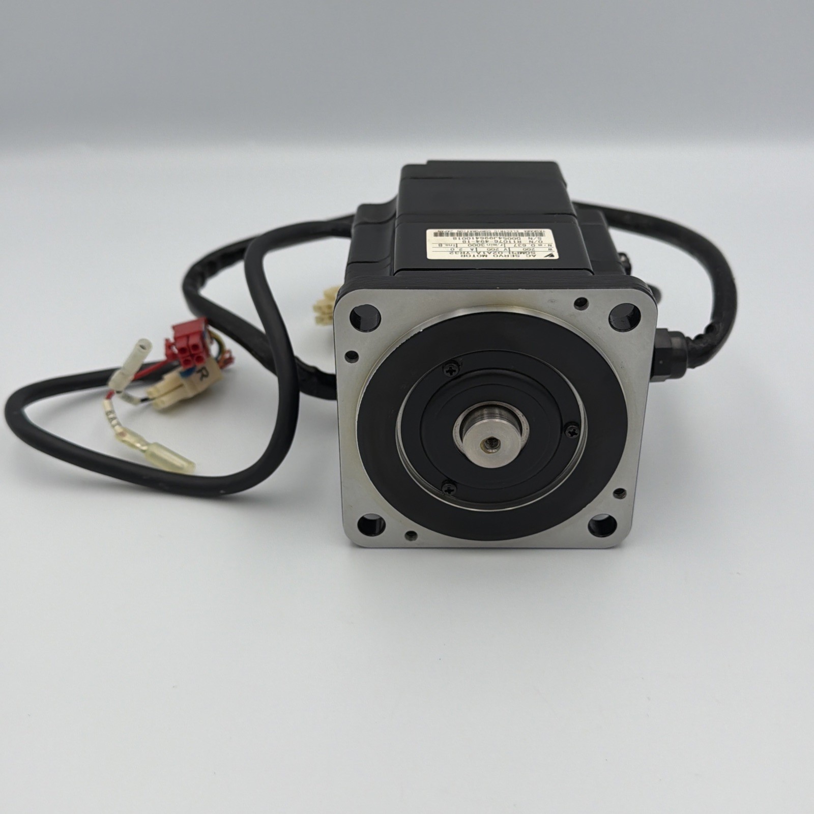 YASKAWA SGMPH-02A1A-YR32 SERVO MOTOR
