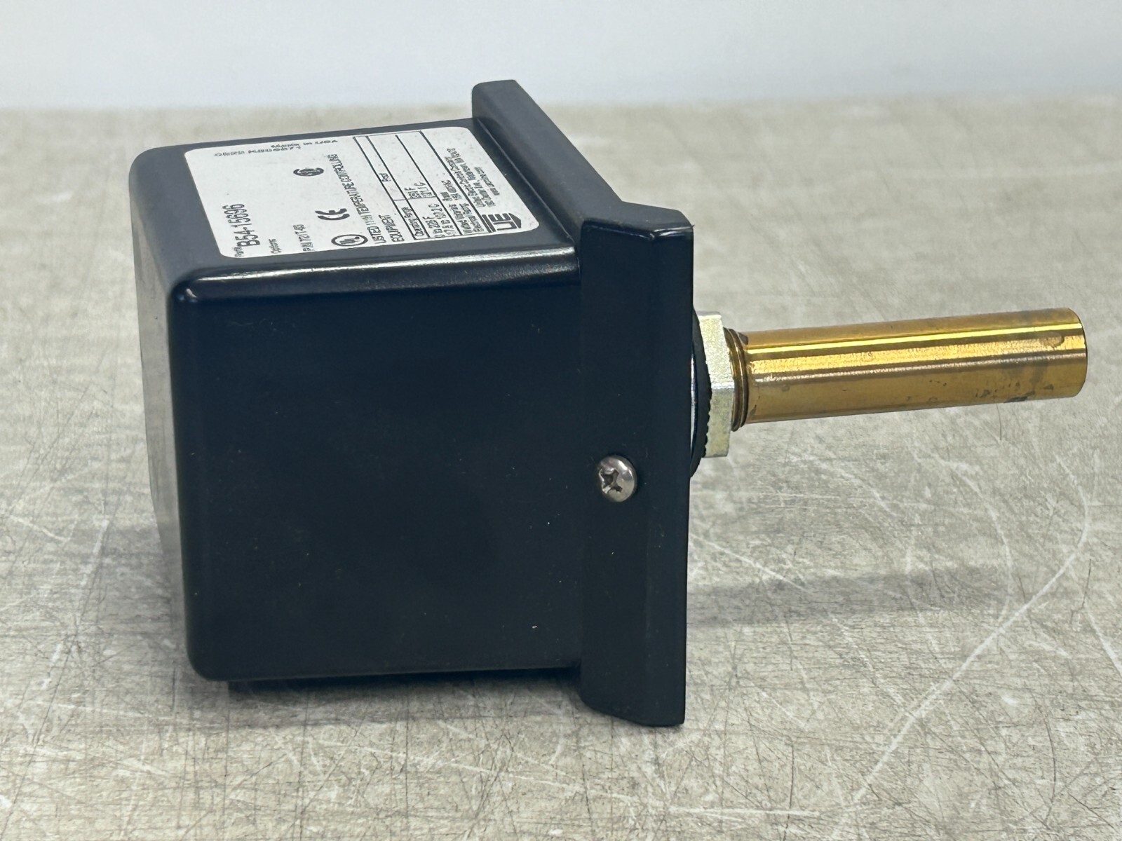 United Electric Control UE B54-15696 Temperature Controller Thermostat Switch