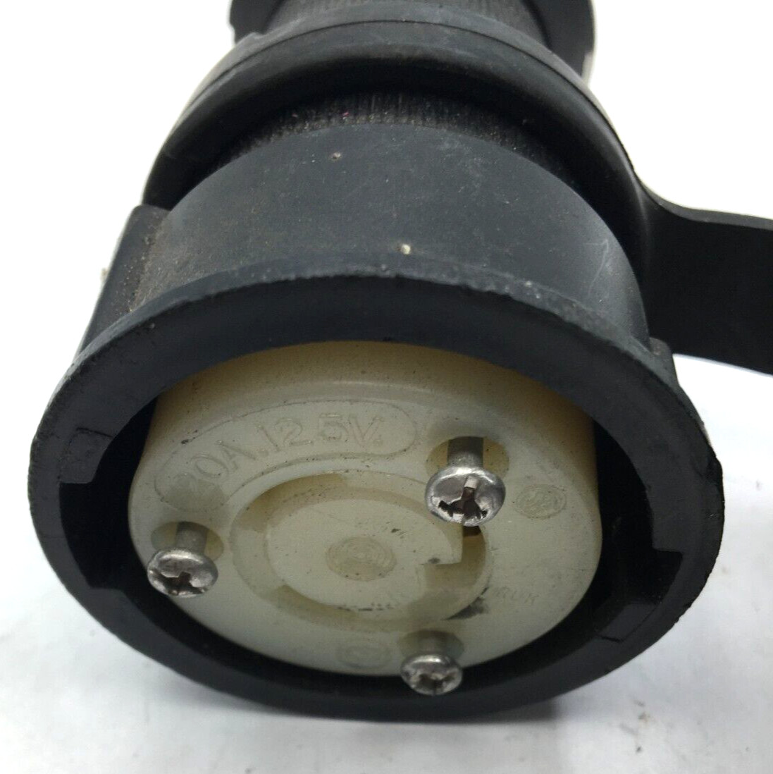 Hubble Female Locking Device Connector W/Watertight Shroud 20A, 125V, HBL2813SW