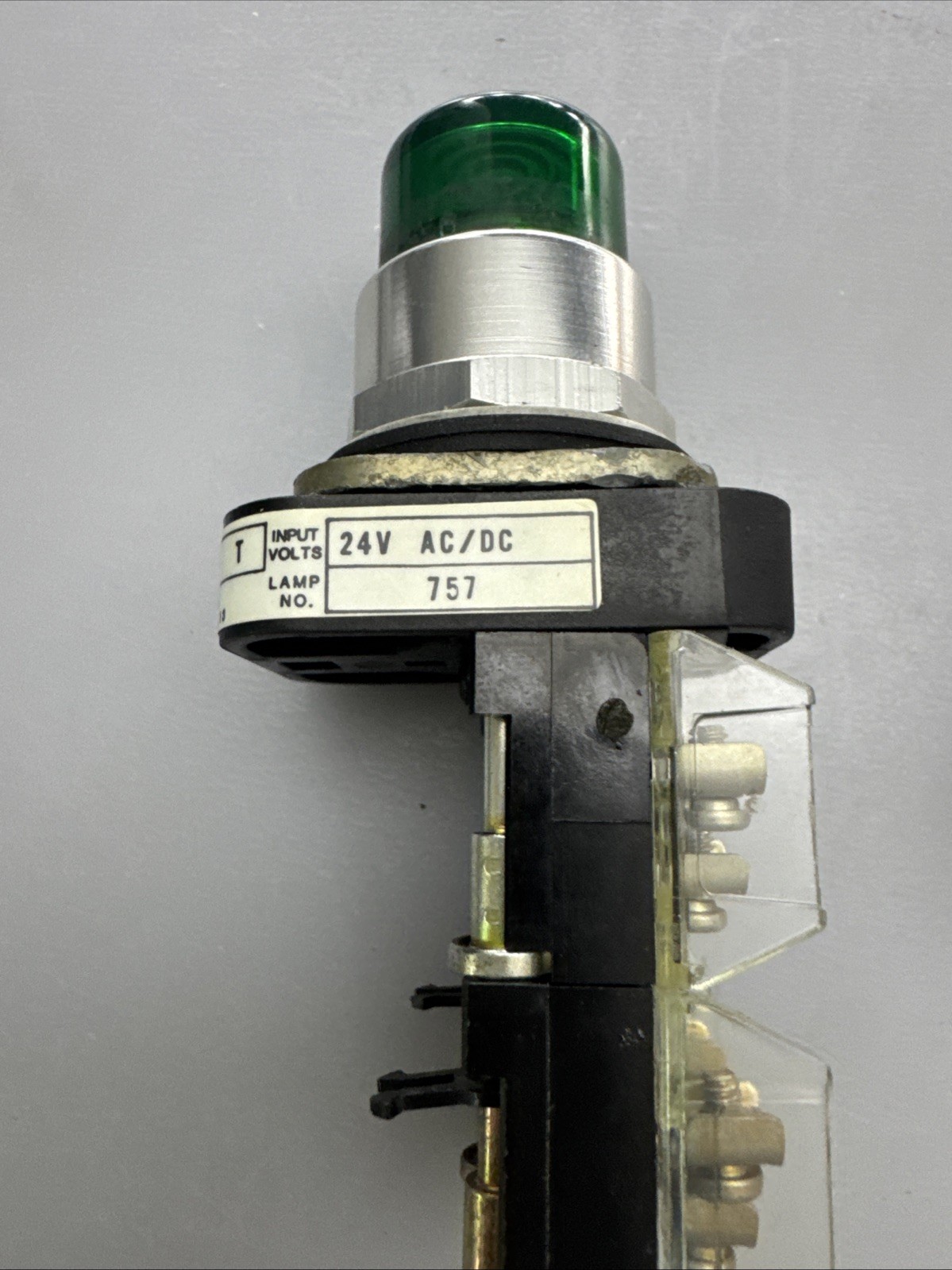 Lot of 5 MIX ALLEN BRADLEY 800T-QB24G PUSHBUTTON ILLUMINATED GREEN READ