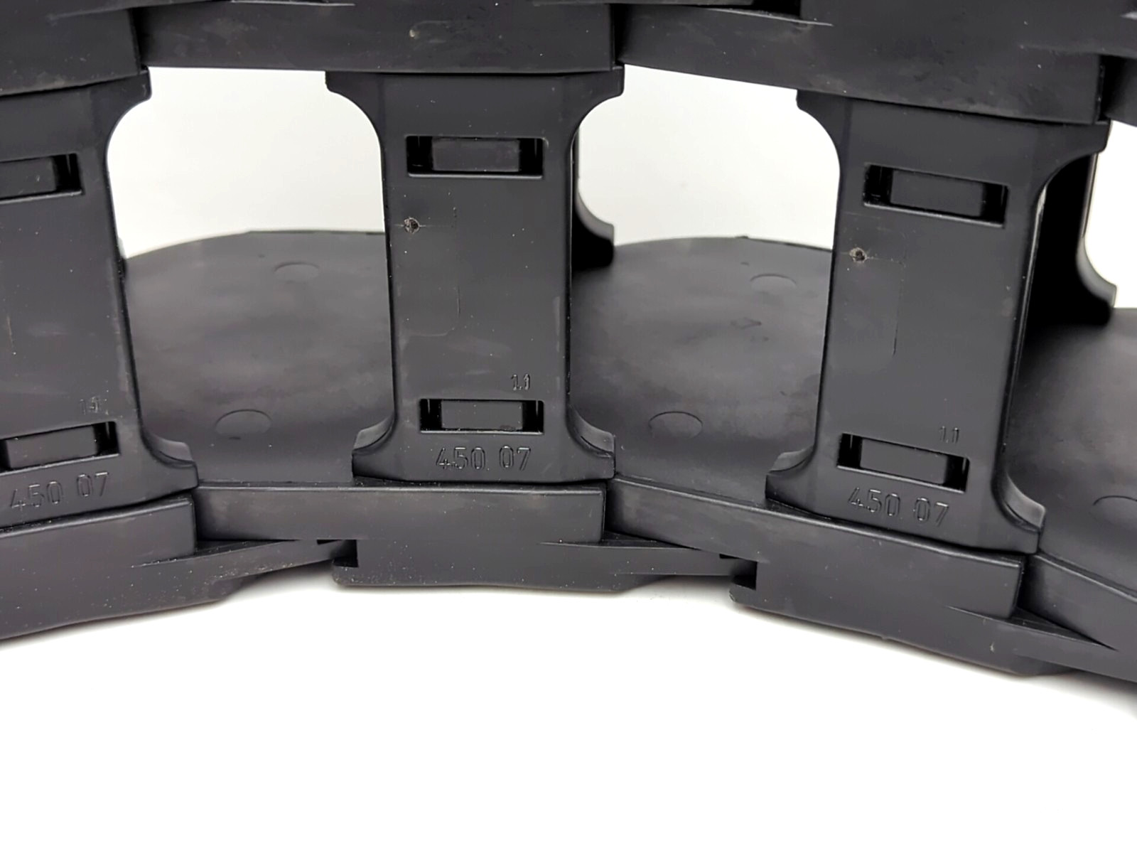 Igus 5050-07-250-0 energy chain, pitch 3.58″/91mm, width 2.95″/75mm New