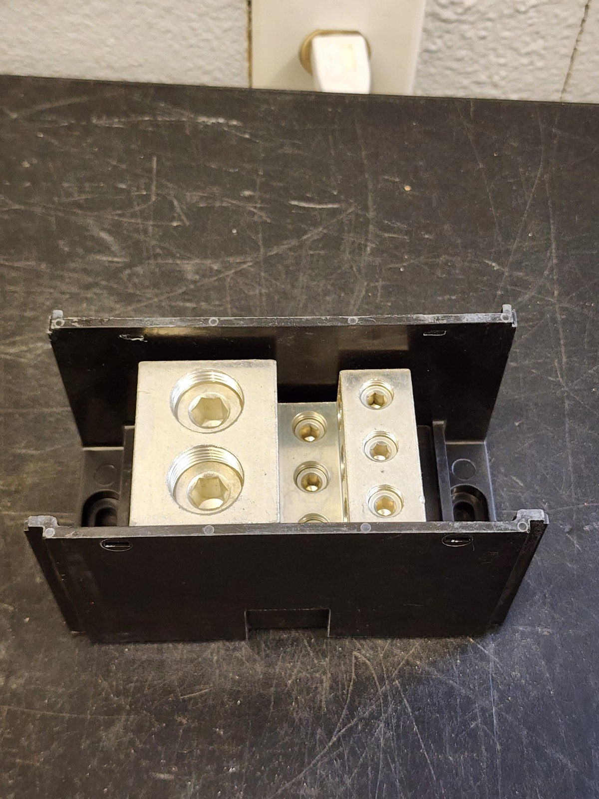 Nsi Industries AL-R2-K6 4 Awg To 500 Mcm 8-Terminal Black Aluminum Power Block