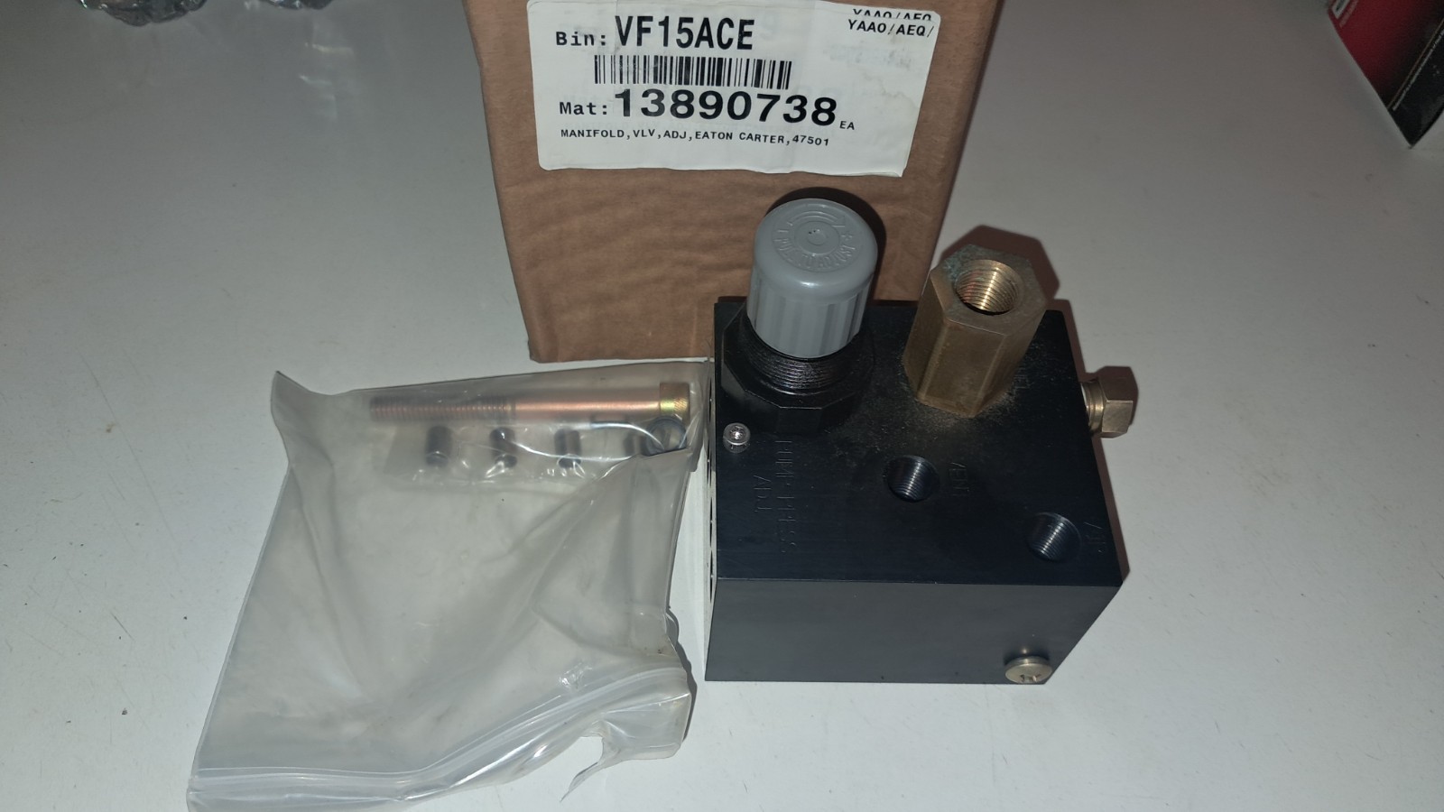 NEW EATON CARTER 47501 ADJ VALVE MANIFOLD (AVIATION?)